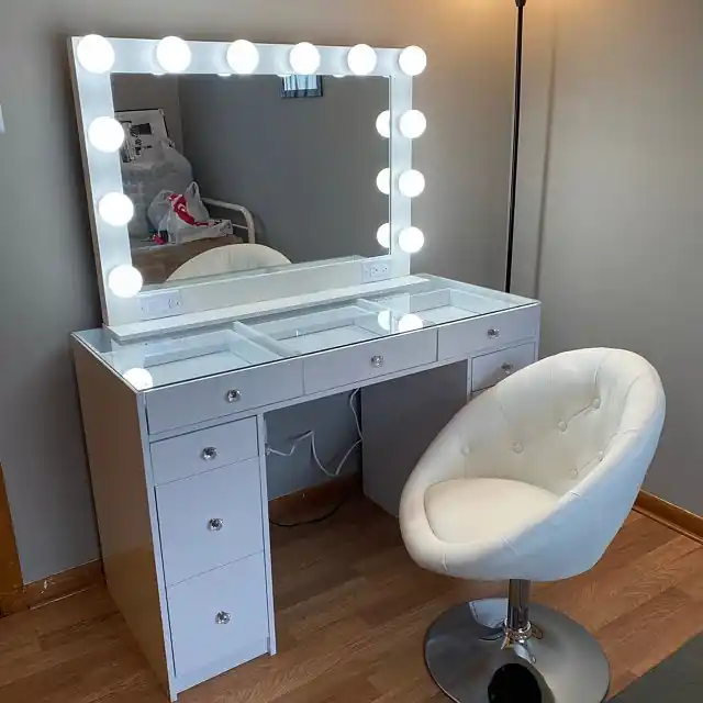 Bargain Glam Style Lighted USB Vanity Mirror By Homeroots